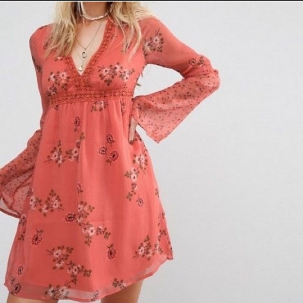 Abercrombie and Fitch Floral Bell-sleeves Dress - Picture 2 of 11